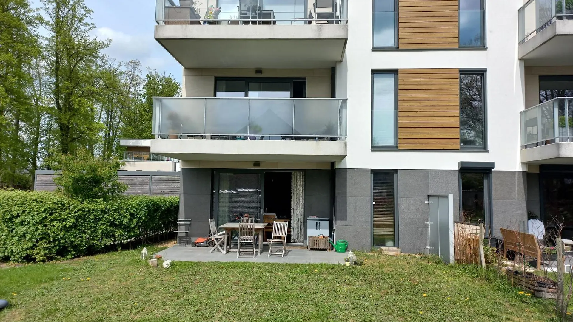 Homestay Monastery Garden - 2 Singles Rooms - Children Welcome - Bed & Free Breakfast - Shared Accomodation Where Landlord Lives Wezembeek-Oppem Belgium